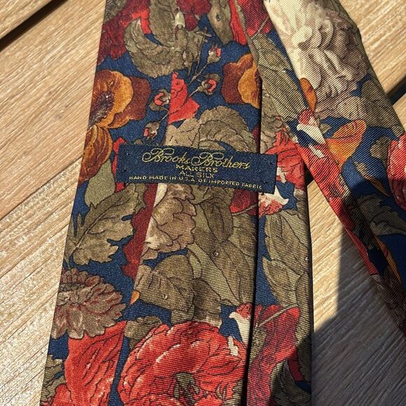 Brooks Brothers men’s 100% silk red green navy Floral Patterned Men's Tie EUC! - Picture 5 of 6
